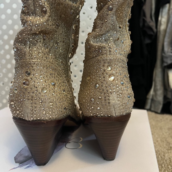 Jessica Simpson Gold Heeled cowboy boots! - Picture 3 of 4